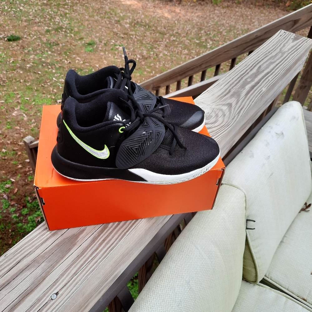 Nike Kyrie irving Flytrap 3